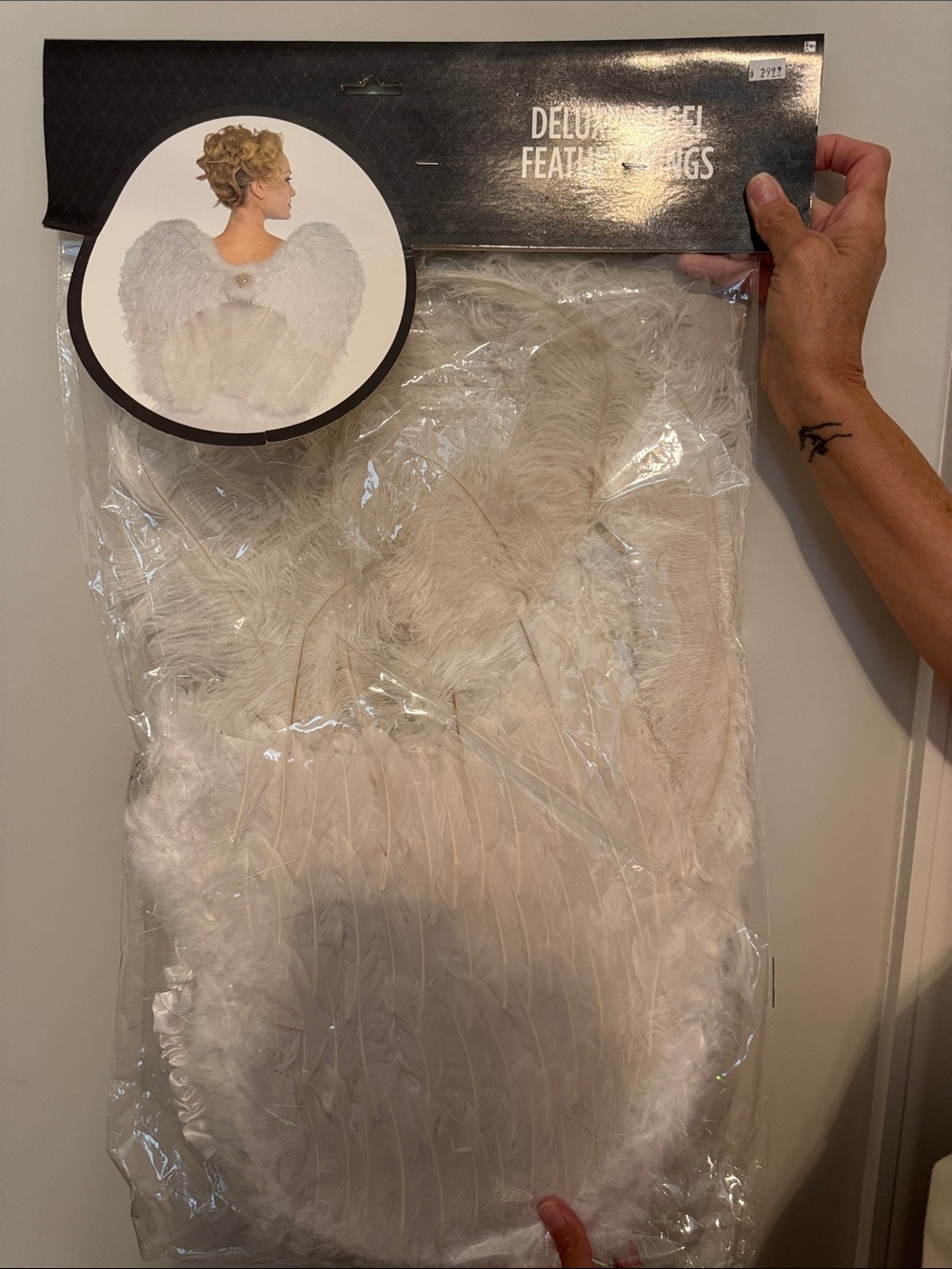 Deluxe White feather wings for costume use. Never used but packaging is open